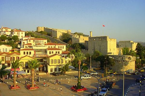 Cesme-square4